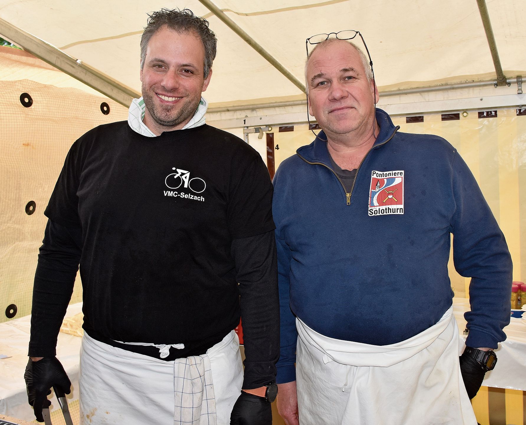 Die beiden Grilleure am Samstag: Marin Flückiger (links) und Pädu Kunz. Die beiden Grilleure am Samstag: Marin Flückiger (links) und Pädu Kunz.
