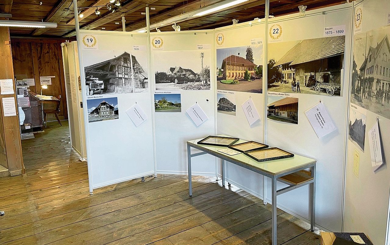 Im Dorfmuseum-Turm findet die Ausstellung zur Heimatpflege statt.Bilder: Peter Guntern, Leuzigen Im Dorfmuseum-Turm findet die Ausstellung zur Heimatpflege statt.Bilder: Peter Guntern, Leuzigen