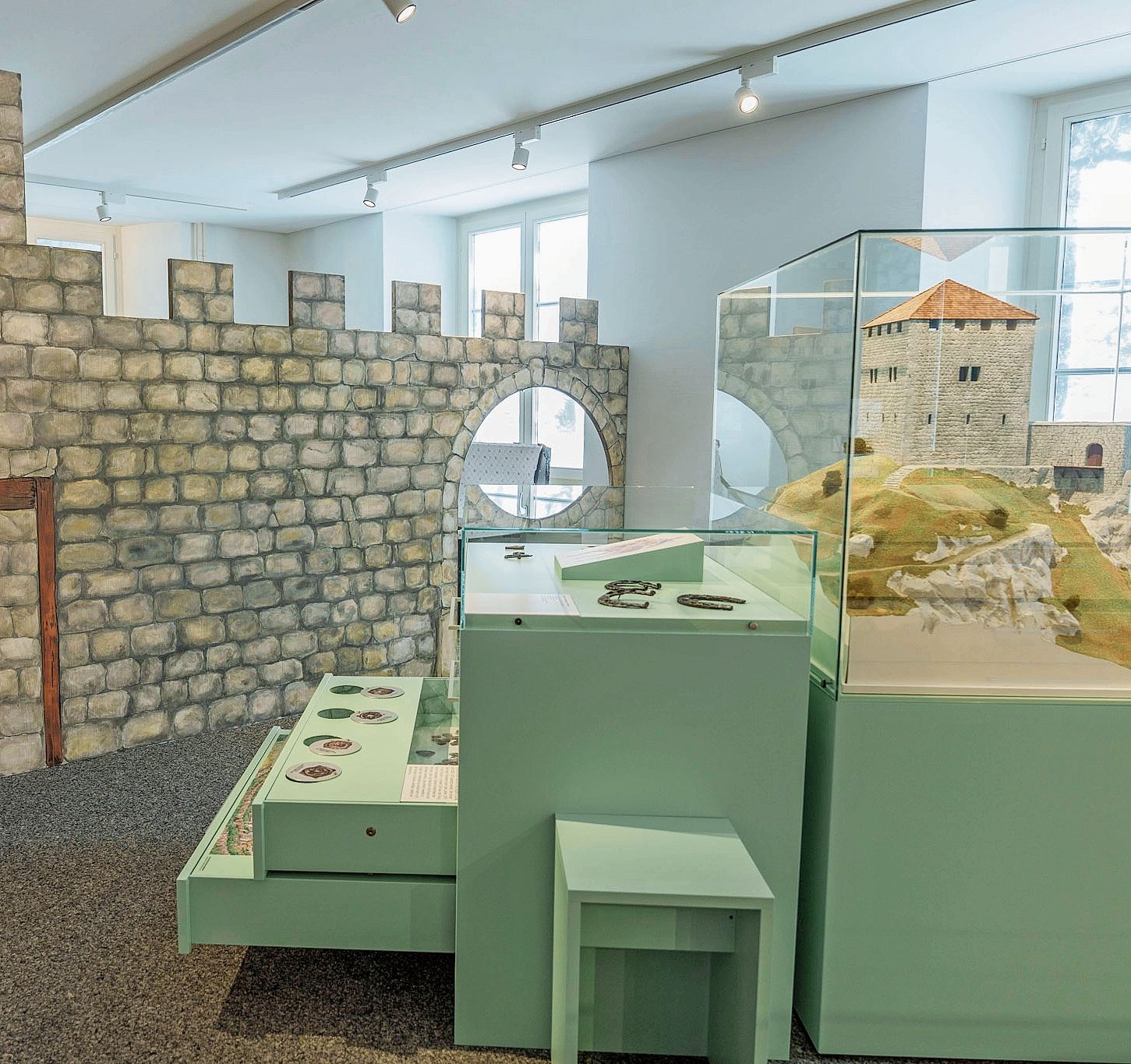 Wissenswertes und Spielerisches werden in der Daueraus-stellung «Grenchäologie – vom Schalenstein zur Ritterburg» harmonisch vereint.