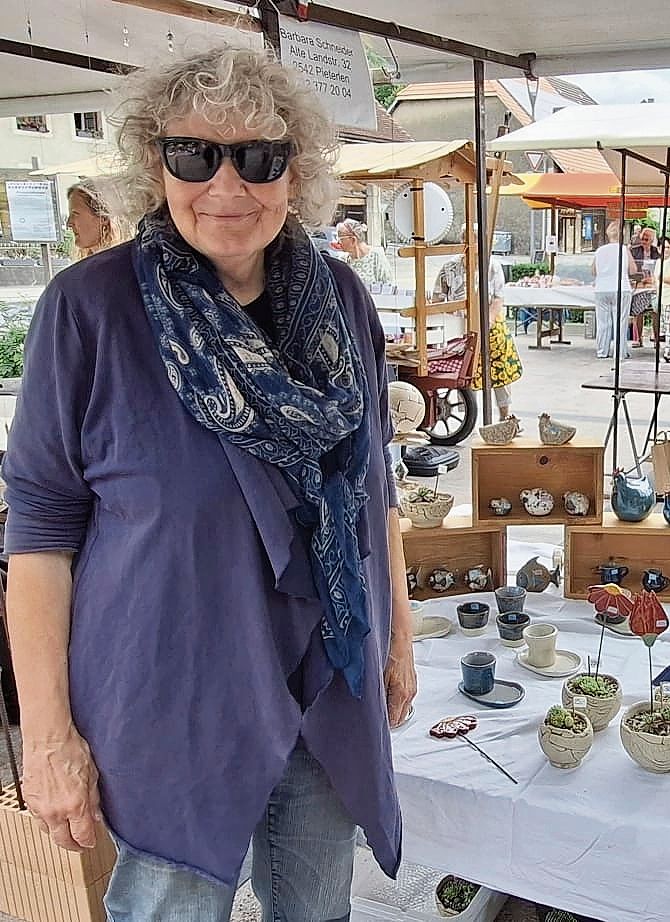Barbara Schneider aus Pieterlen töpfert ihre angebotenen Schätze alle selbst und brennt sie im eigenen Ofen. Barbara Schneider aus Pieterlen töpfert ihre angebotenen Schätze alle selbst und brennt sie im eigenen Ofen.