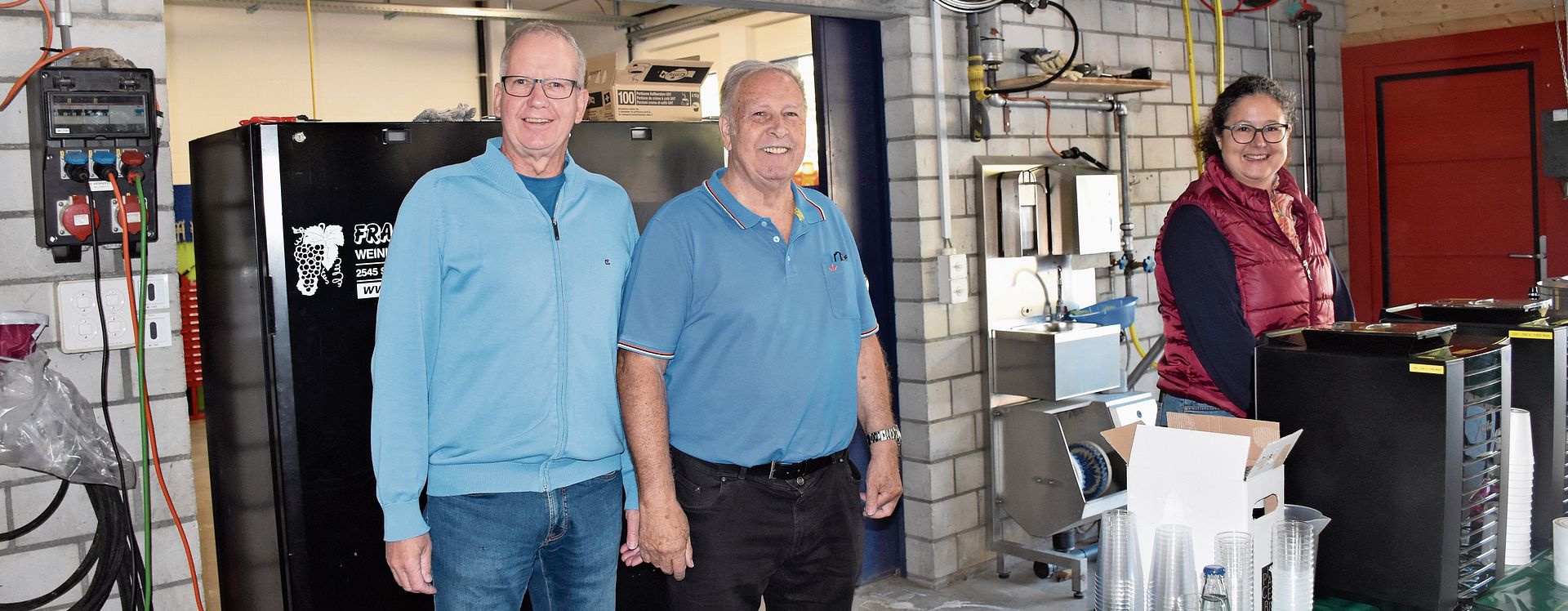 Lachende Gesichter noch vor dem grossen Ansturm in der Festwirtschaft im Selzacher Werkhof (von links): Beat Geissbühler und Rolf Marti von der Männerriege Selzach sowie Tina Zuber vom Schafzuchtverein Grenchen-Selzach-Solothurn und Umgebung. Lachende Gesichter noch vor dem grossen Ansturm in der Festwirtschaft im Selzacher Werkhof (von links): Beat Geissbühler und Rolf Marti von der Männerriege Selzach sowie Tina Zuber vom Schafzuchtverein Grenchen-Selzach-Solothurn und Umgebung.